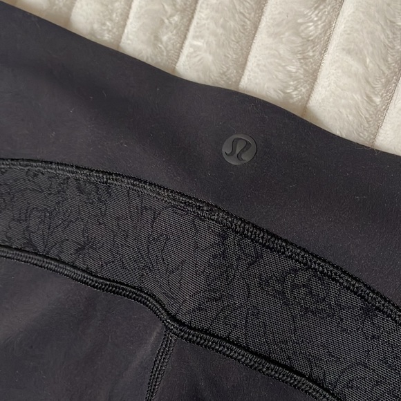 Lululemon Wunder Under Crop High-Rise 21" *Flocked Everlux | Size 10 **FLAWED** - Picture 4 of 16